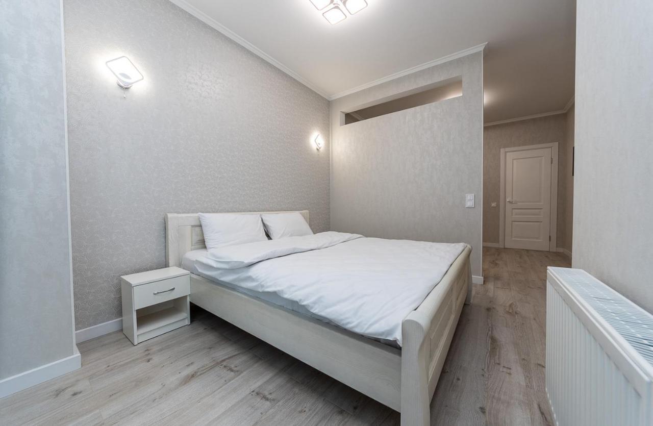 Flatrent Drahomanova 2A Apartment Kyiv Exterior photo